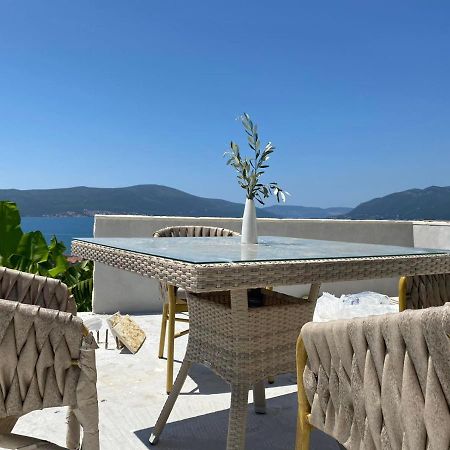 Holliday Tivat Bed & Breakfast Exterior photo