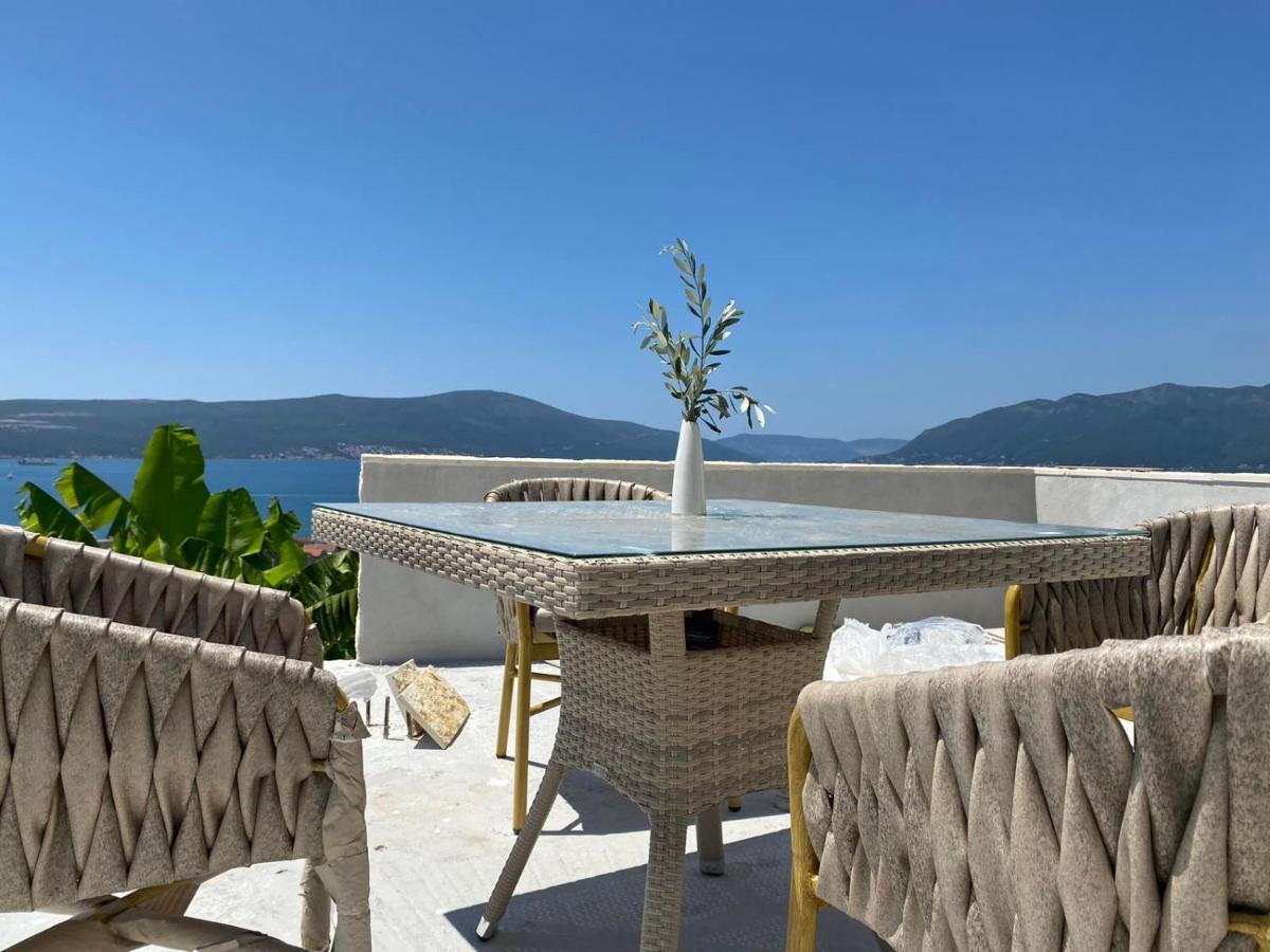 Holliday Tivat Bed & Breakfast Exterior photo