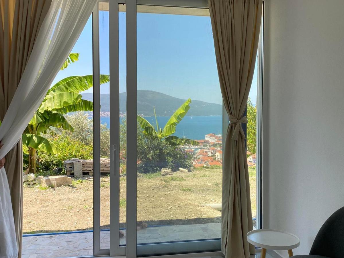 Holliday Tivat Bed & Breakfast Exterior photo