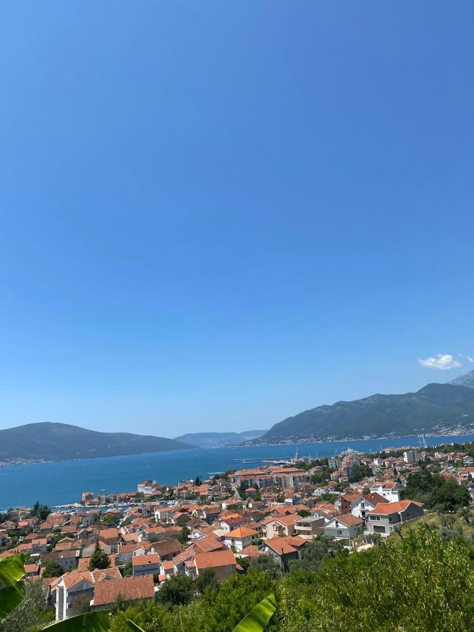 Holliday Tivat Bed & Breakfast Exterior photo