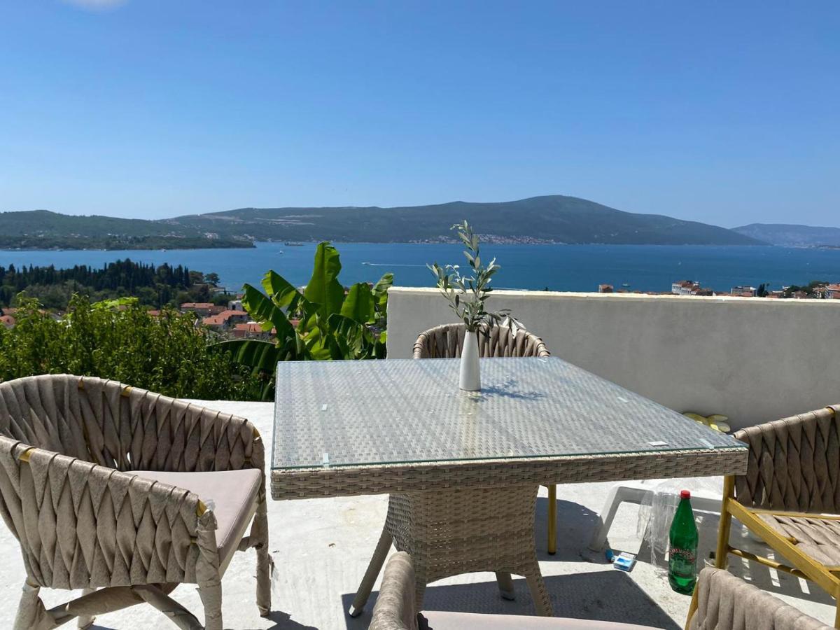 Holliday Tivat Bed & Breakfast Exterior photo