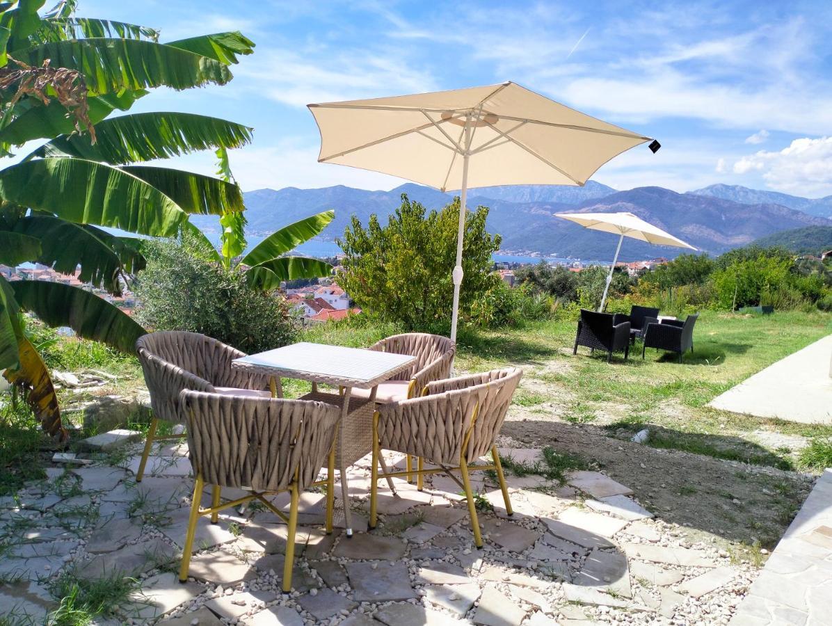 Holliday Tivat Bed & Breakfast Exterior photo