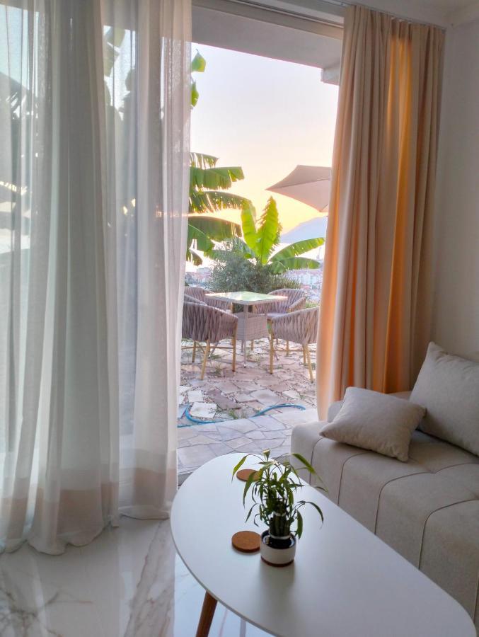 Holliday Tivat Bed & Breakfast Exterior photo